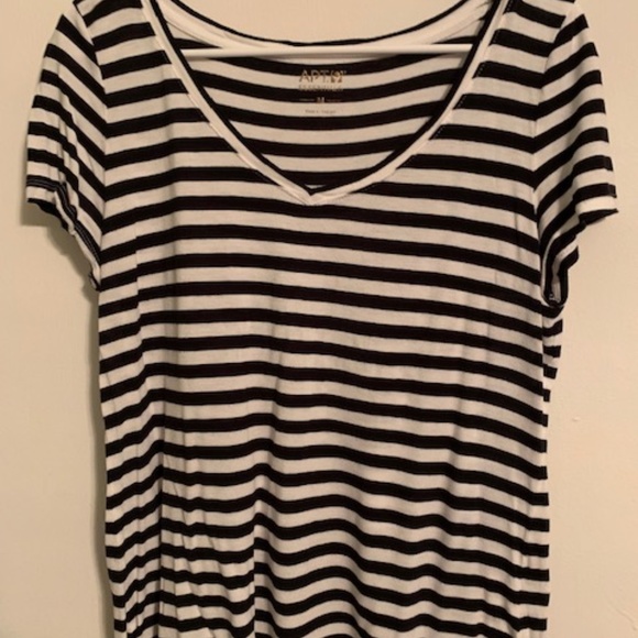 Apt 9 V-neck Tee - Picture 1 of 2